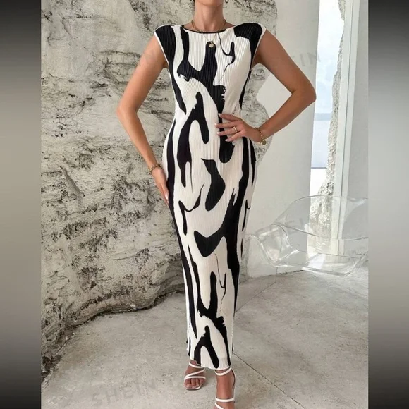 Prive Pleated Cream and Black Graphic Print Dress - Picture 2 of 5